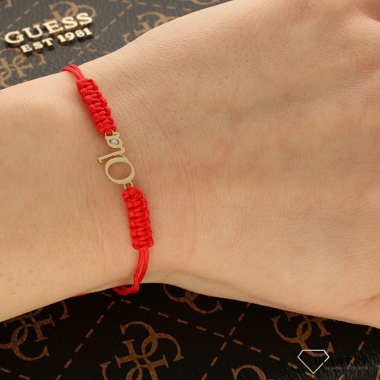 Bransoletka na czerwonym sznureczku z imieniem OLA BR 6596 (1).jpg